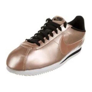 Nike Classic Cortez Low Top Athletic Sneakers